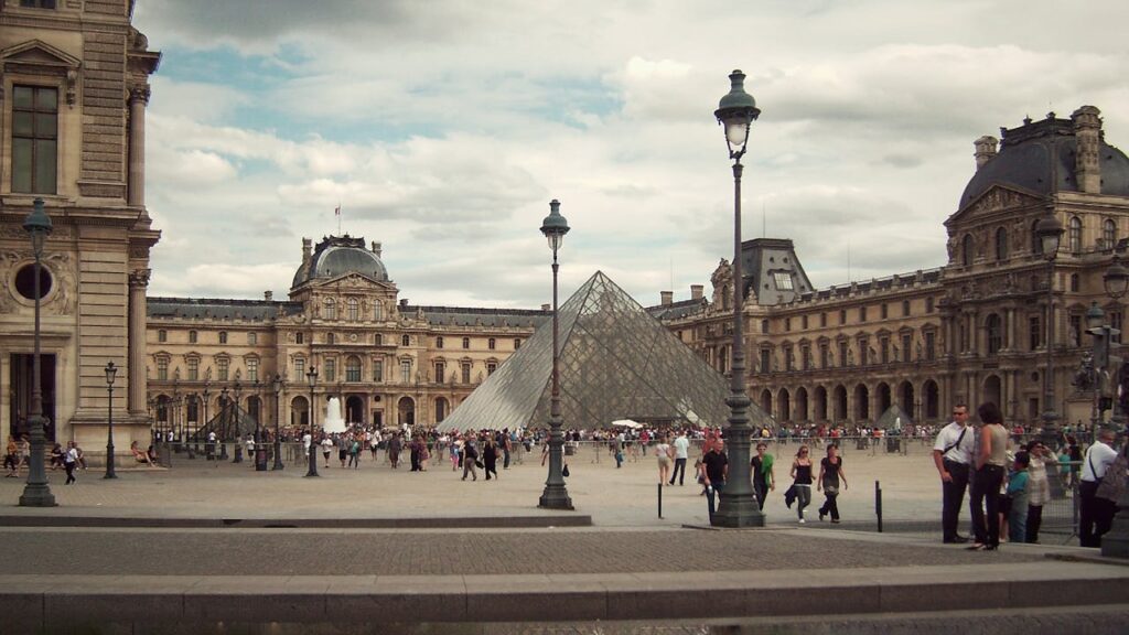 A Paris Street Art Festival Celebrates Urban Creativity Loudly